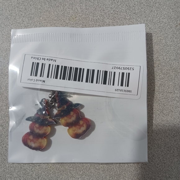 NEW Women pumpkin halloween mini earrings - Picture 2 of 2